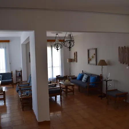 Aratos Hotell Páros